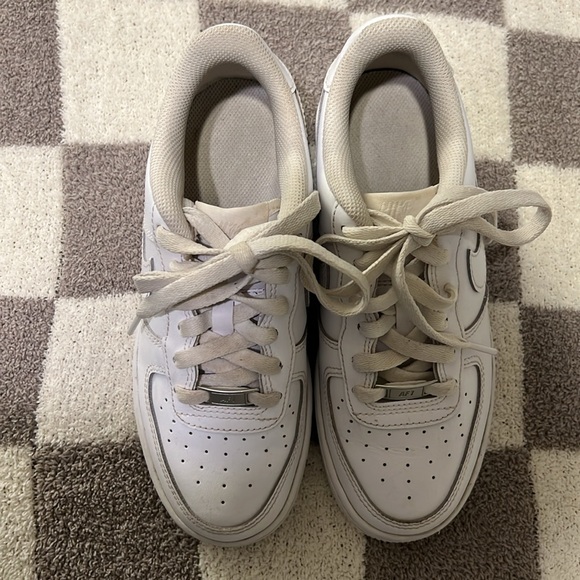 Nike Air Force 1’s • Big Kids sz 4 • great condition - Picture 3 of 3